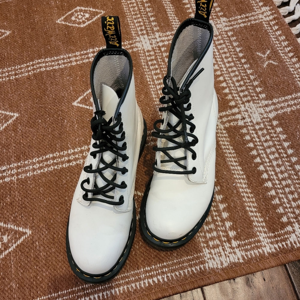 FINAL Womens Dr. Martens 1460 white leather lace up combat fall boots y2k 90s